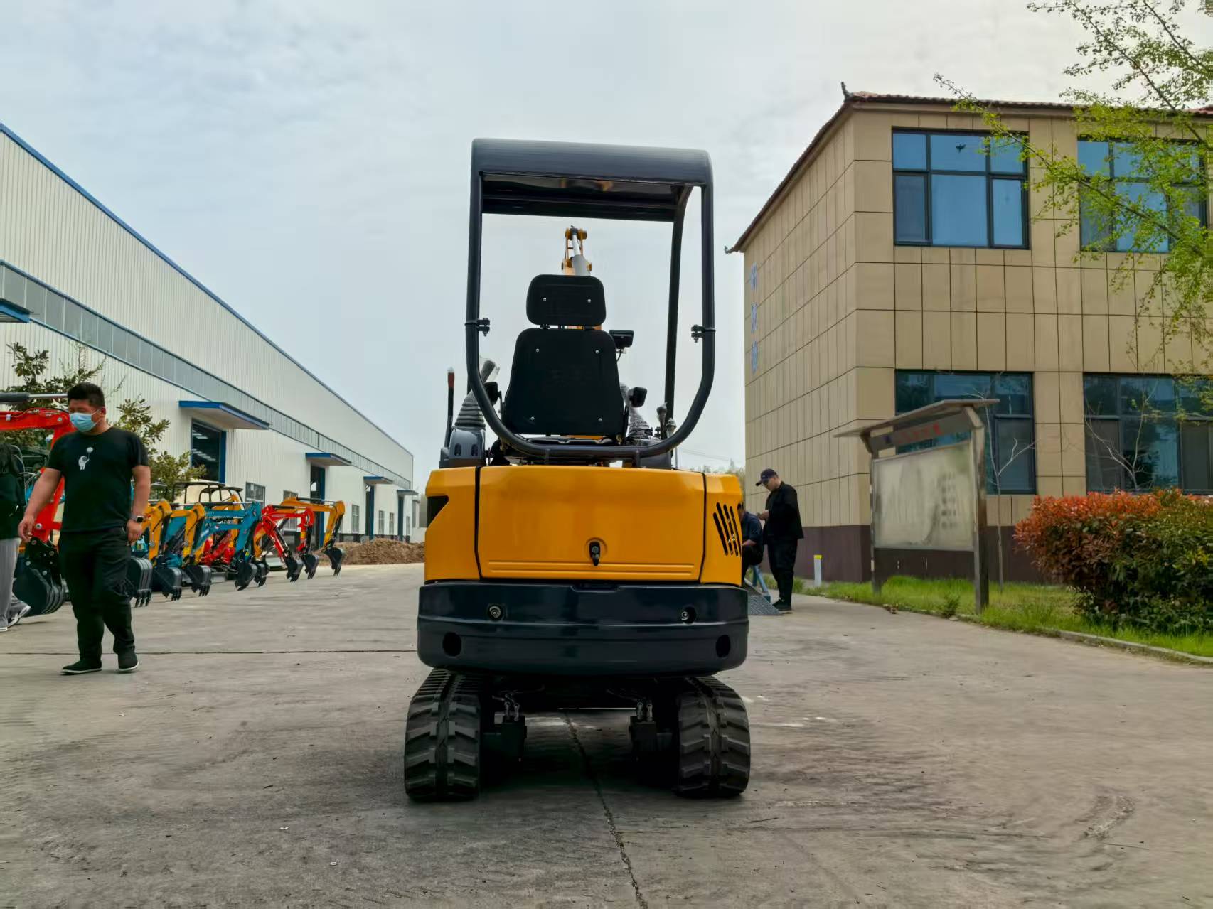 2トン級テールレス小型掘削機、EPAエンジン搭載、中国製カス - Urban Farming Usa のレビューと価格